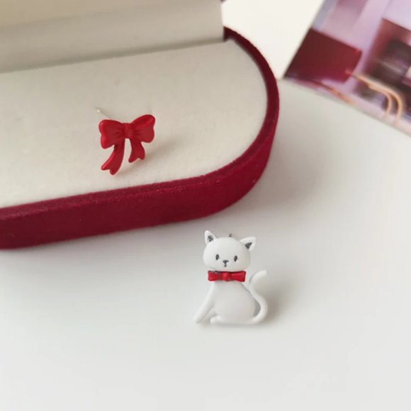 White Kitten With Bow Earrings - Picture 3 of 5